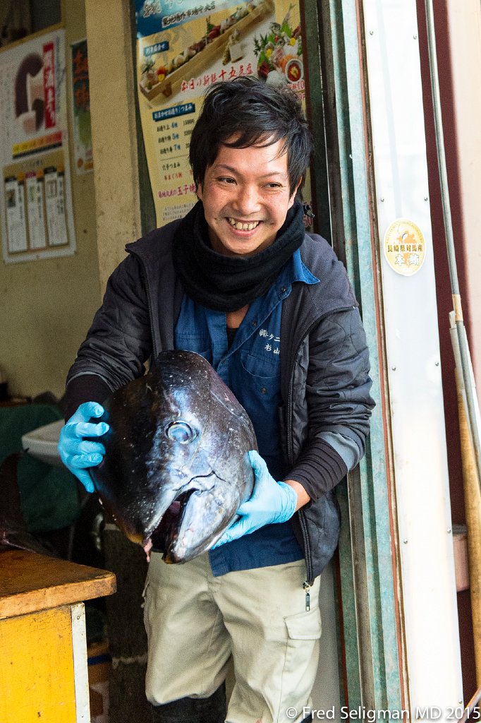 20150311_115855 D4S.jpg - Preparing a tuna, Ginza area